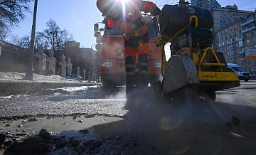 В Петербурге жителей одного из домов эвакуировали из-за провала асфальта