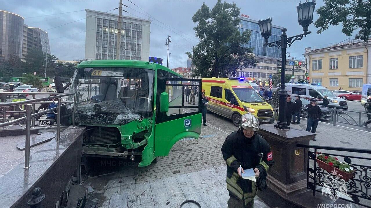 В Екатеринбурге установили личность ребенка, погибшего в ДТП у храма