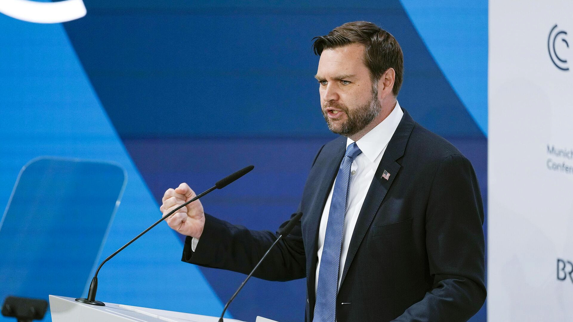 Джей Ди Вэнс рассказал, что проукраинские активисты испугали его дочь