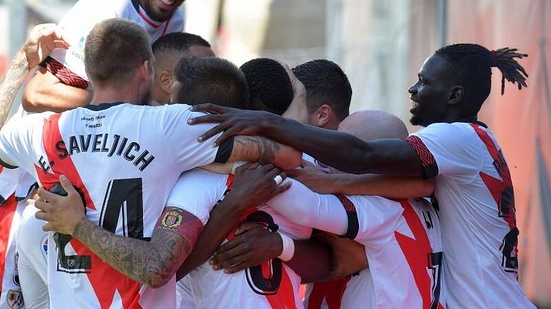 "Райо Вальекано" обыграл АЕК в матче 1/4 финала Лиги конференций