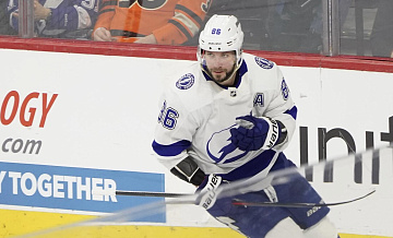 Клуб "Тампа-Бэй Лайтнинг" обыграл "Каролину Харрикейнз" в матче НХЛ