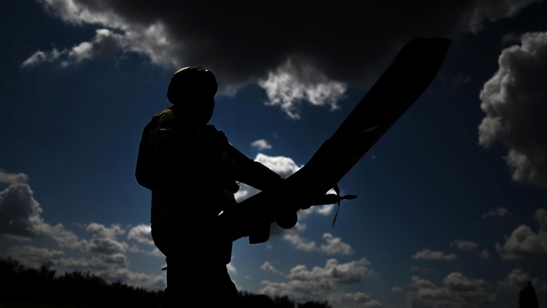 Операторы FPV-дронов ежедневно уничтожают позиции ВСУ в Запорожской области