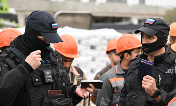 Запад наращивает усилия по политизации проблемы мигрантов, заявили в ФСБ
