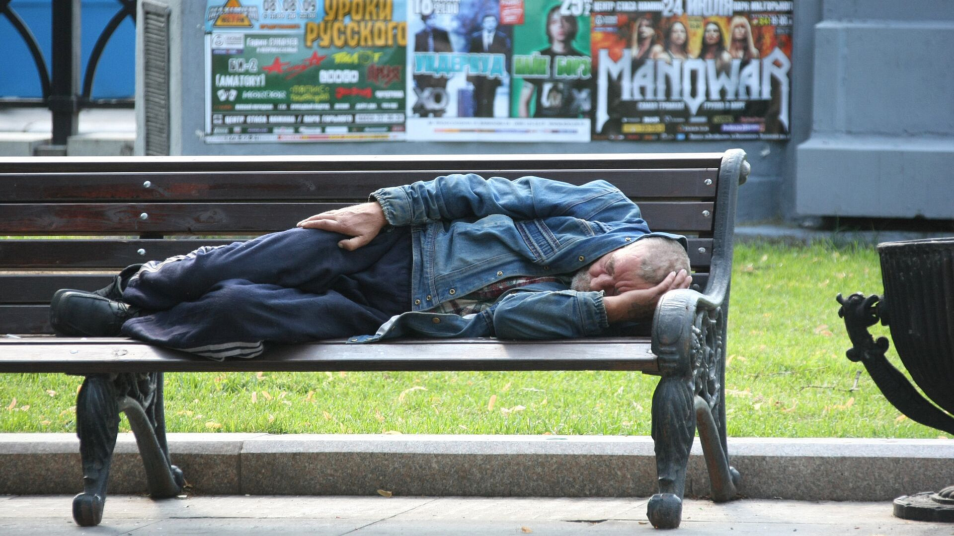 В Великобритании бездомным снова разрешат спать на улице