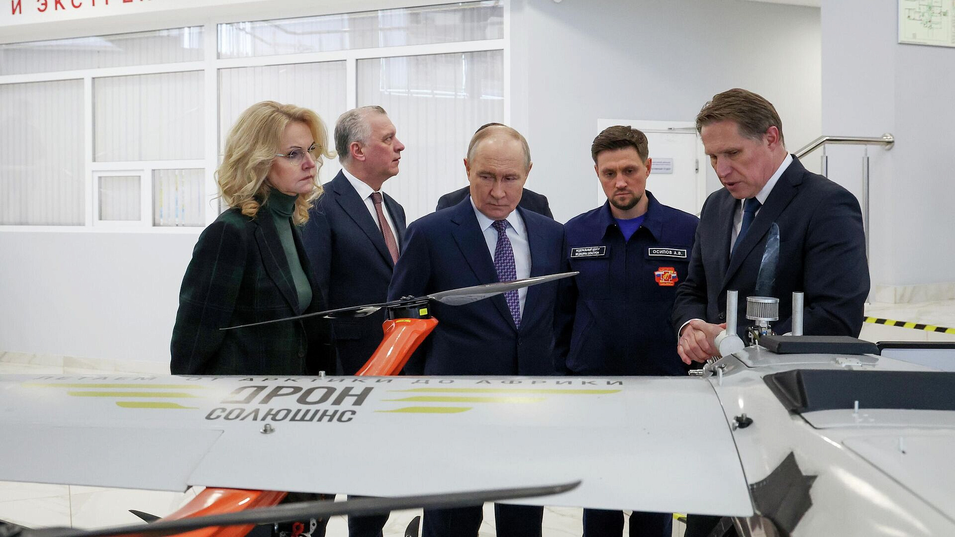 Путин уточнил у Мурашко, как нанимают медиков с полным возмещением затрат