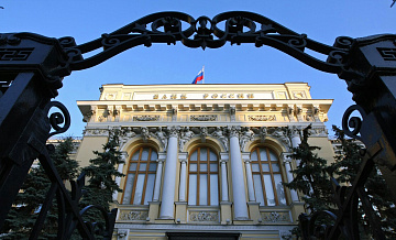 ЦБ продлил ограничения на снятие наличной валюты