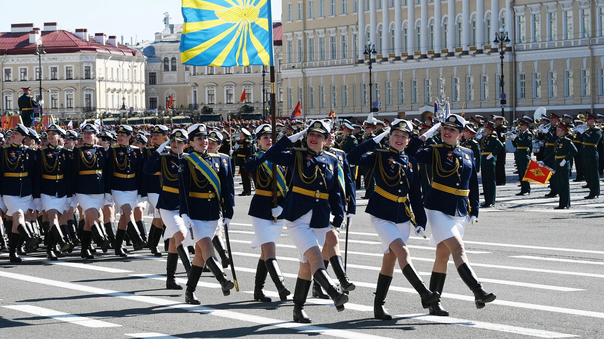 В Петербурге 9 мая пройдут военный парад и шествие "Бессмертного полка"