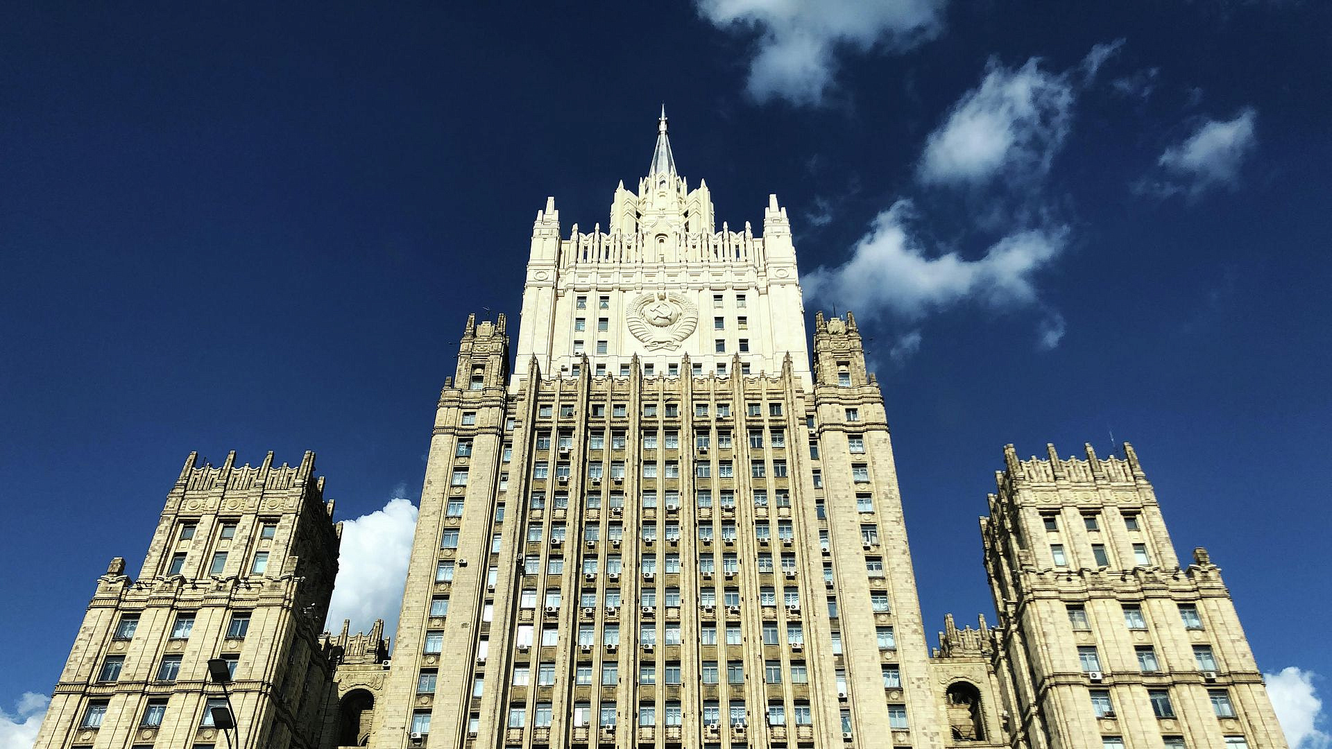 Россия и КНДР продолжают укреплять сотрудничество, заявили в МИД
