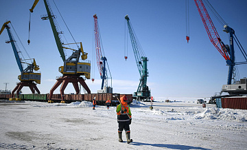 Трутнев рассказал о растущем объеме перевозок по Севморпути