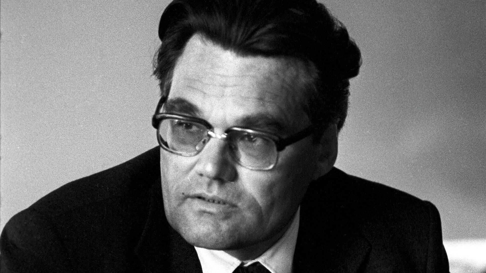 ����  ������ ����� ���� �� �������� ������� �����