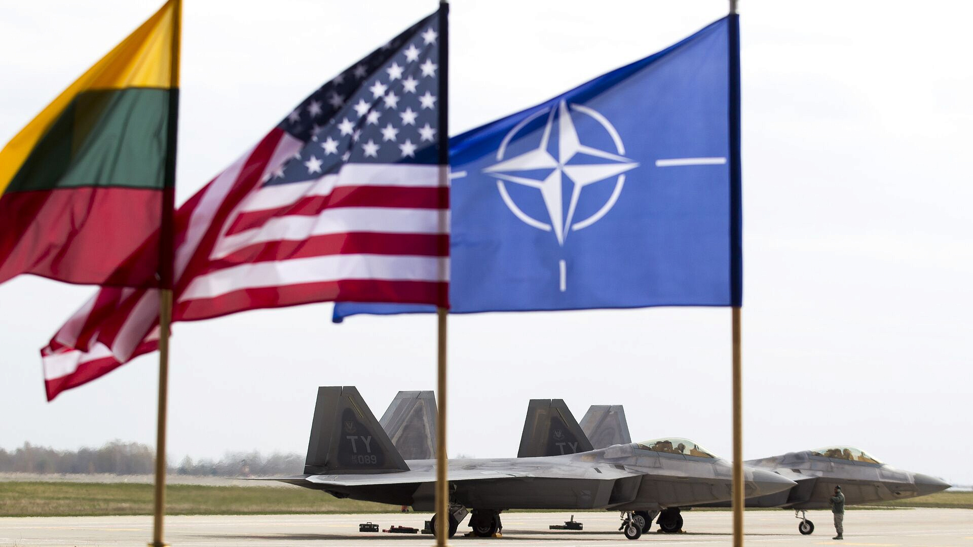 Эксперт прокомментировал вероятность выхода США из НАТО