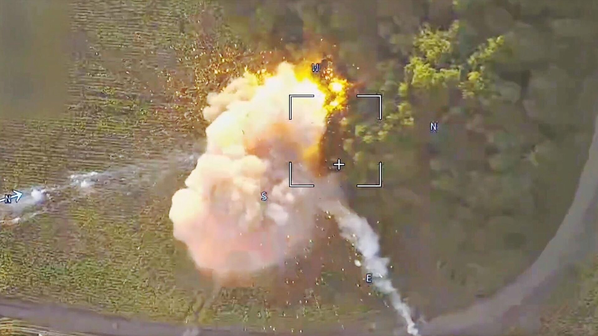 Минобороны показало видео поражения танка ВСУ "Ланцетом"