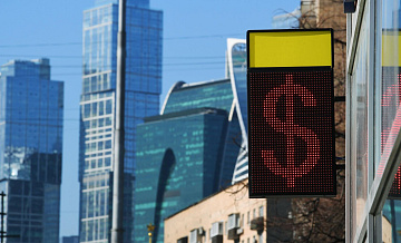 Часть пунктов обмена валюты закрылись после обвала доллара, пишут СМИ