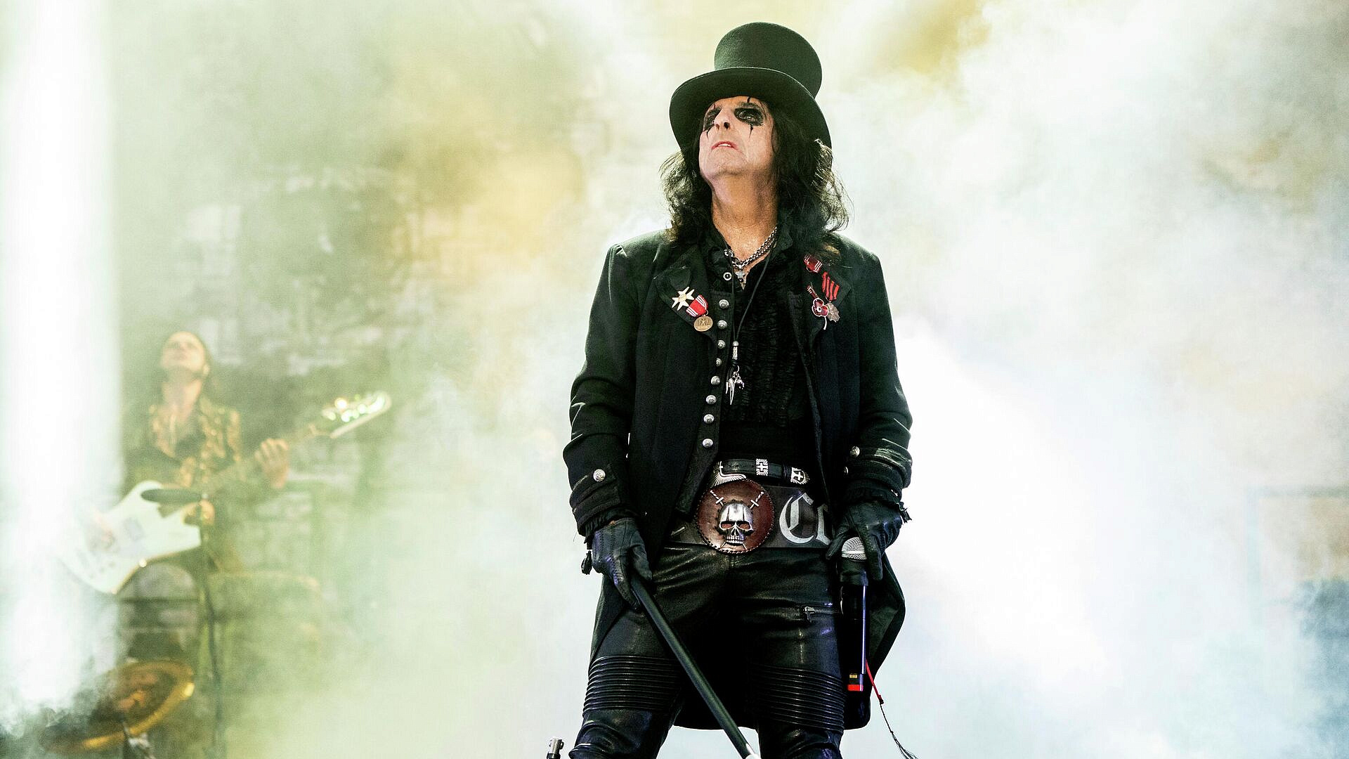 Король эпатажа Элис Купер женился спустя полвека: как выглядит его невеста