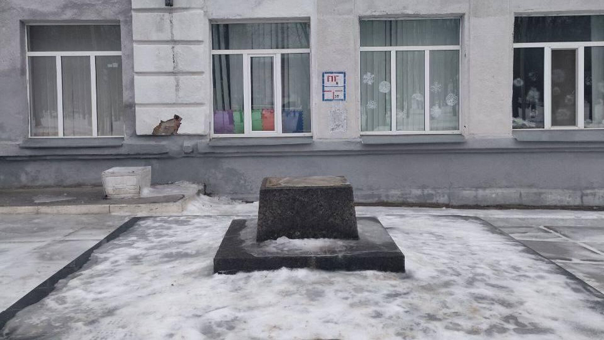 В Харькове демонтировали памятник Герою Советского Союза Зубареву