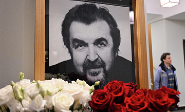 Артисты МХТ имени Чехова почтили память Золотовицкого