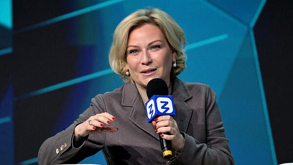 Любимова поздравила военных и ветеранов с Днем защитника Отечества