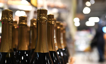 ГД приняла закон о снижении ставки акцизов на российские игристые вина