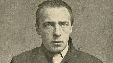 Редкая книга принесла миллионы семье из Крыма