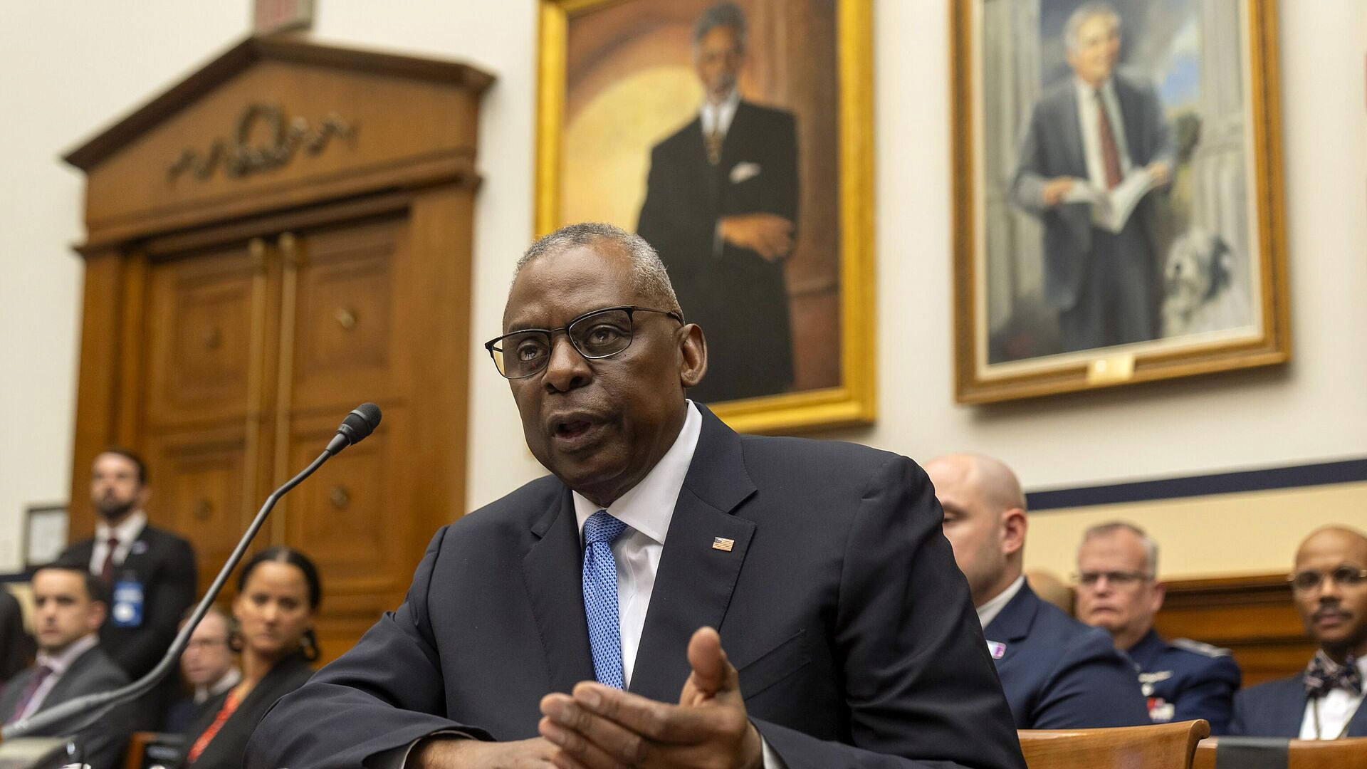 Пропалестинские активисты прервали выступление главы Пентагона в сенате