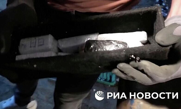 ФСБ показала задержание подозреваемых в незаконном обороте драгметаллов