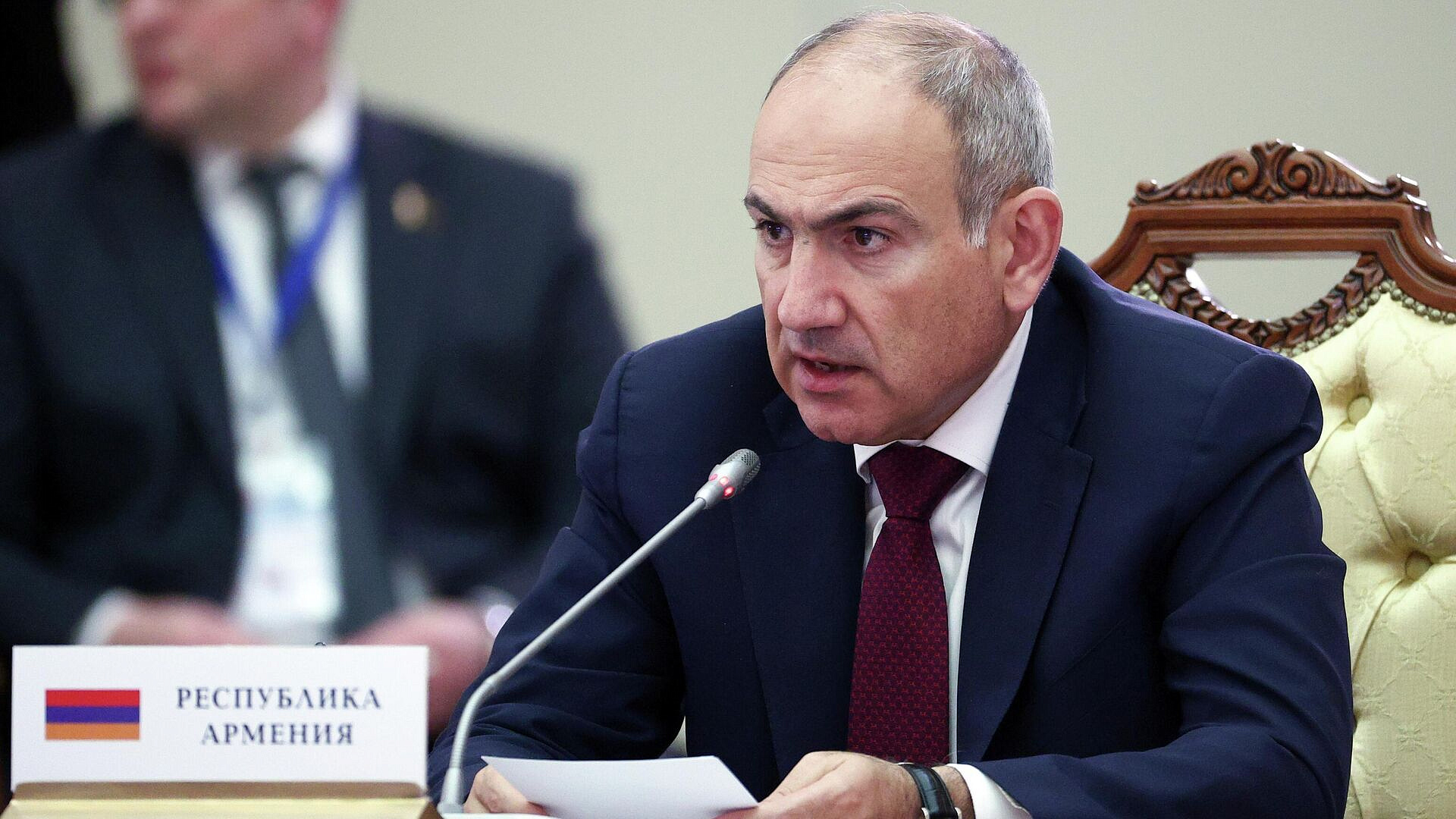 Армения не намерена спорить с Россией, заявил Пашинян