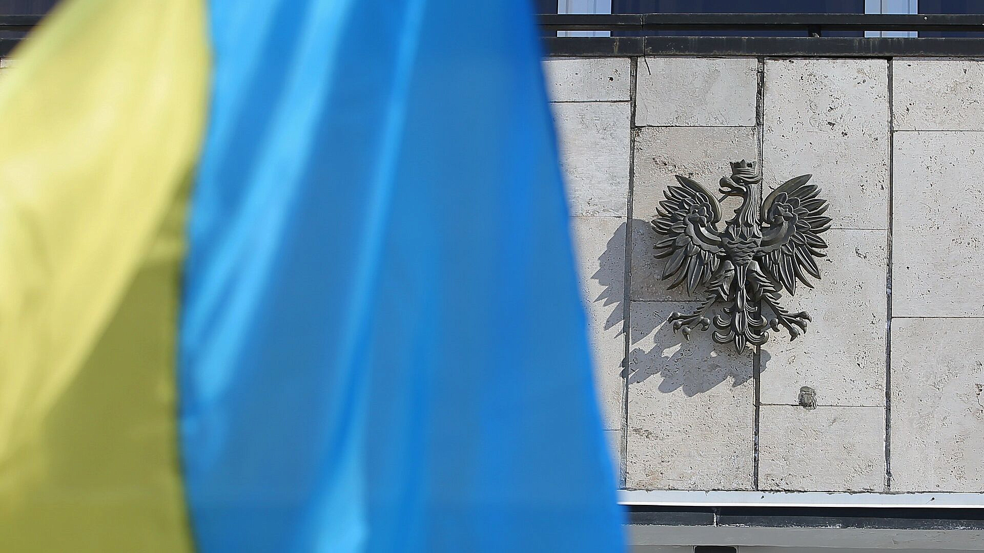 Министр обороны Польши призвал украинцев соблюдать порядок в стране