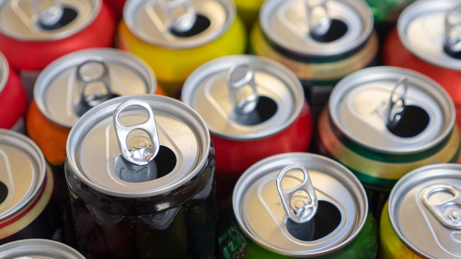 В России с 1 марта вступят в силу ограничения рекламы энергетиков