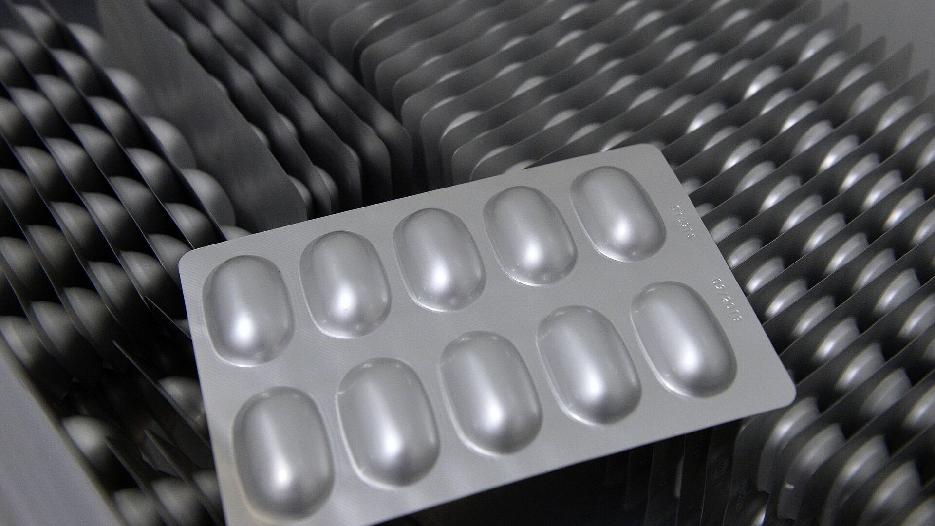 Мишустин призвал совершенствовать регистрацию лекарств в ЕАЭС