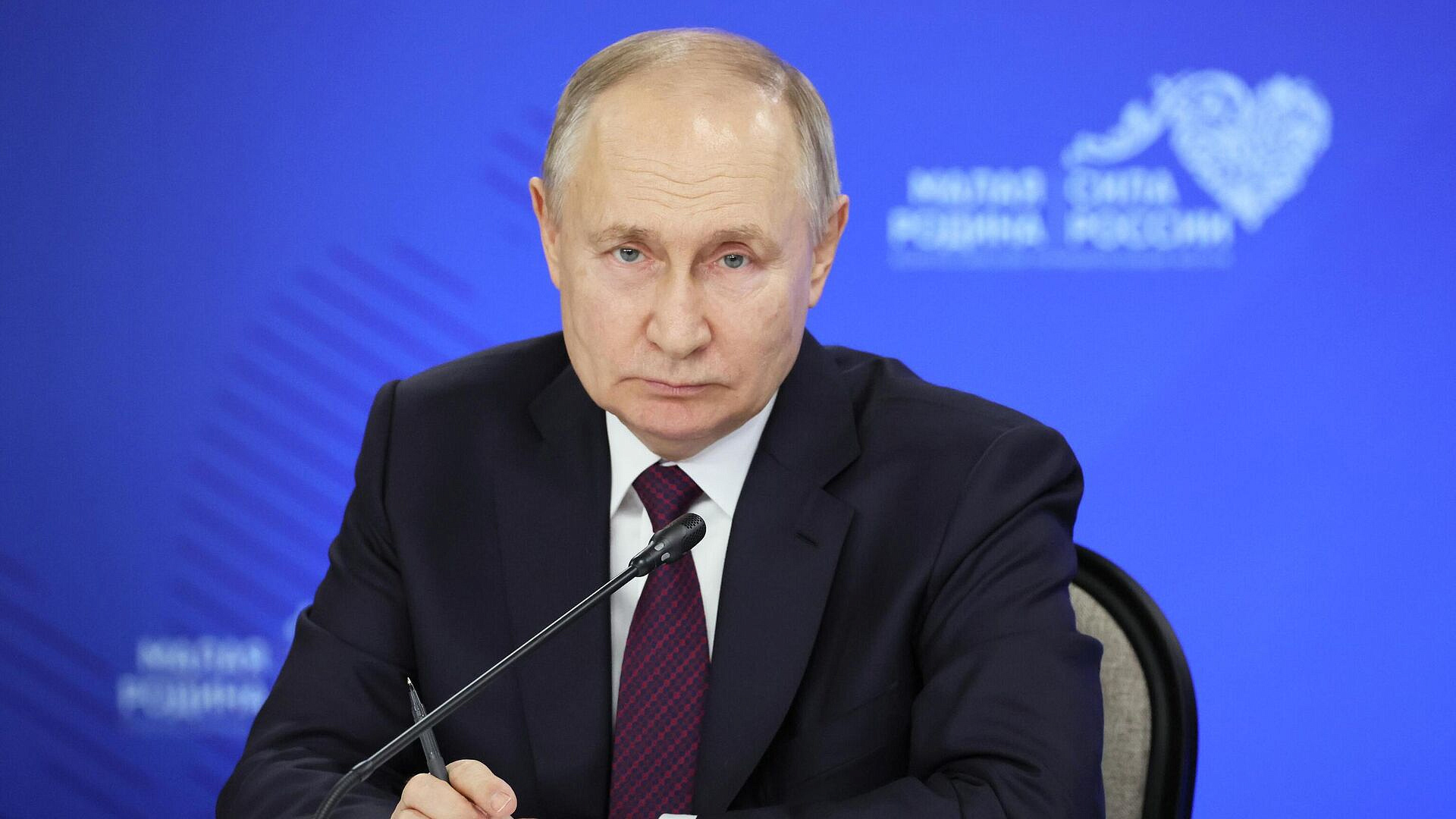 Путин поддержал идею передать в регионы решения об охране объектов культуры