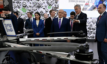 Мишустин рассказал о потребности гражданских отраслей в кадрах