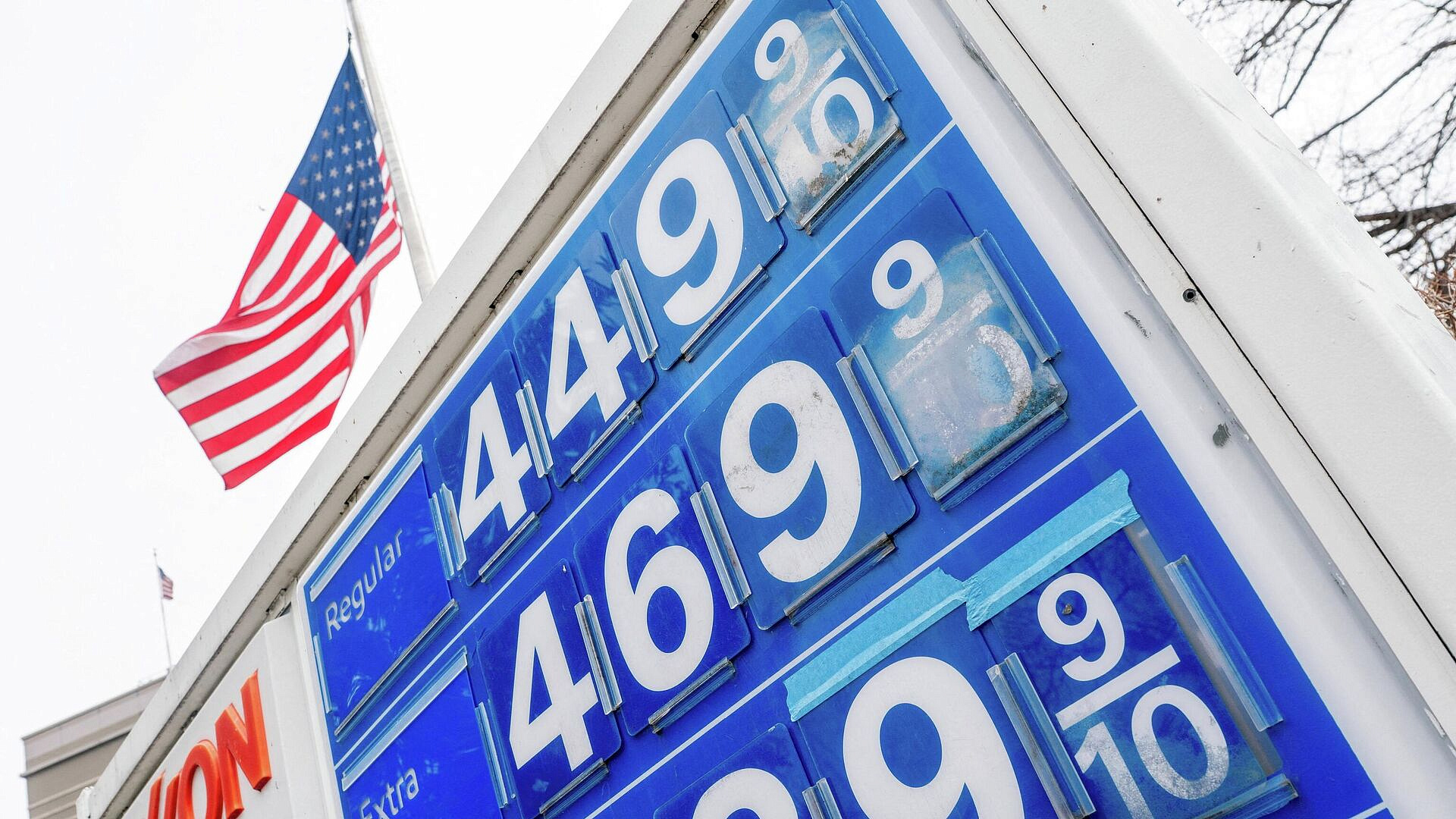 В США цены на бензин продолжили рост из-за операции против Ирана