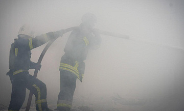 На Украине второй день горит склад кондитерской компании Порошенко*