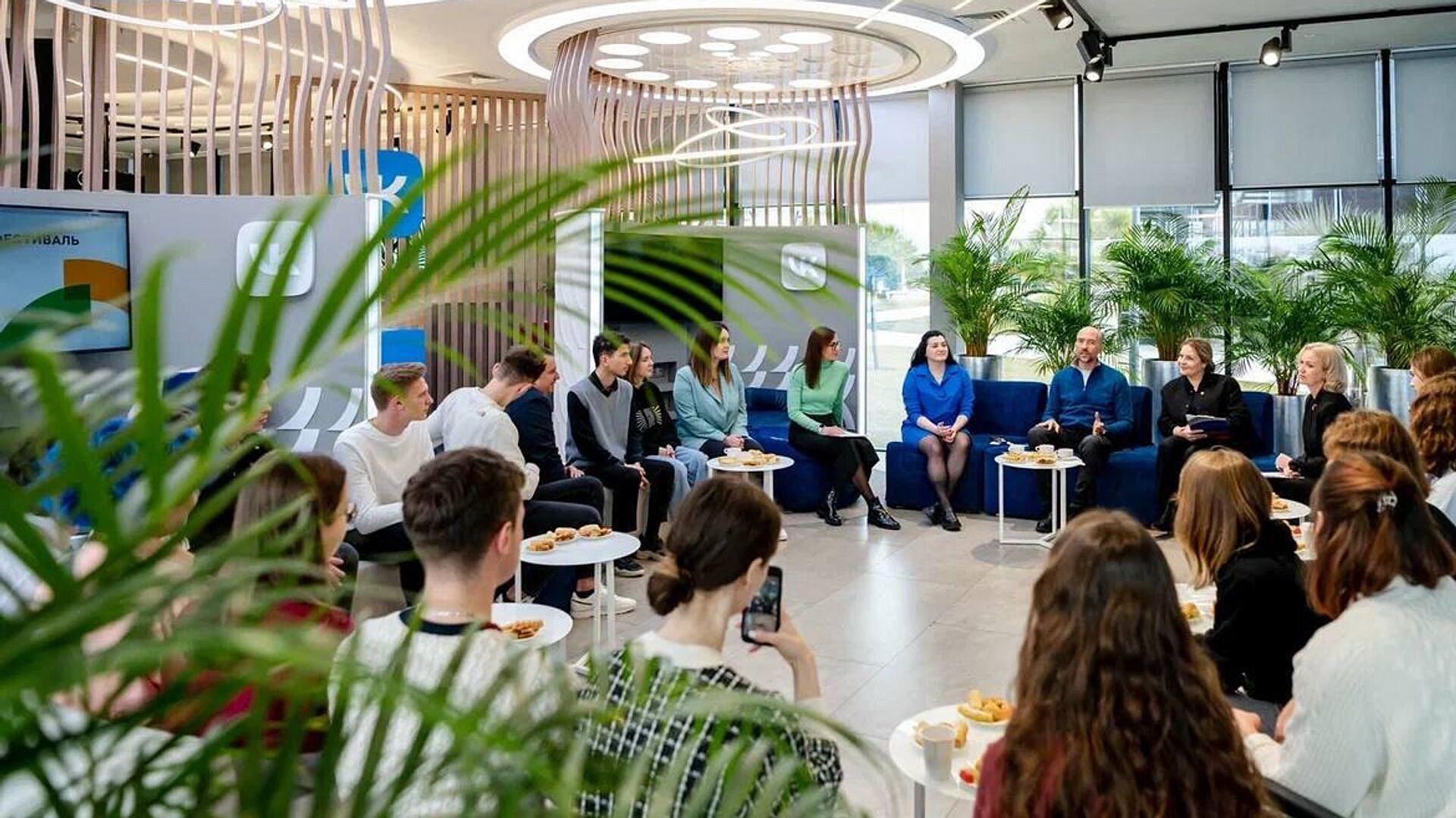 Американская делегация получила визы для участия в фестивале молодежи