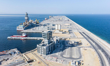 В Омане прогремел взрыв рядом с судном