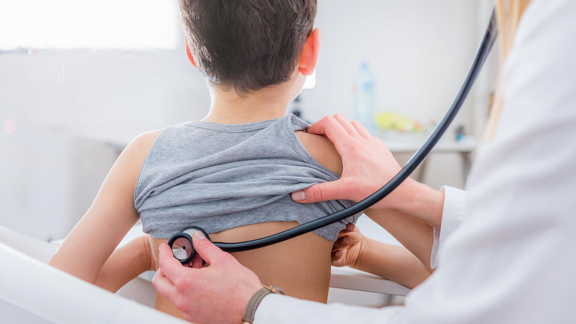 Терапевт объяснила что делать, если подавился младенец