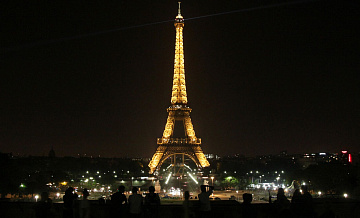 В Париже прошла акция против закона ЕС о цифровых услугах