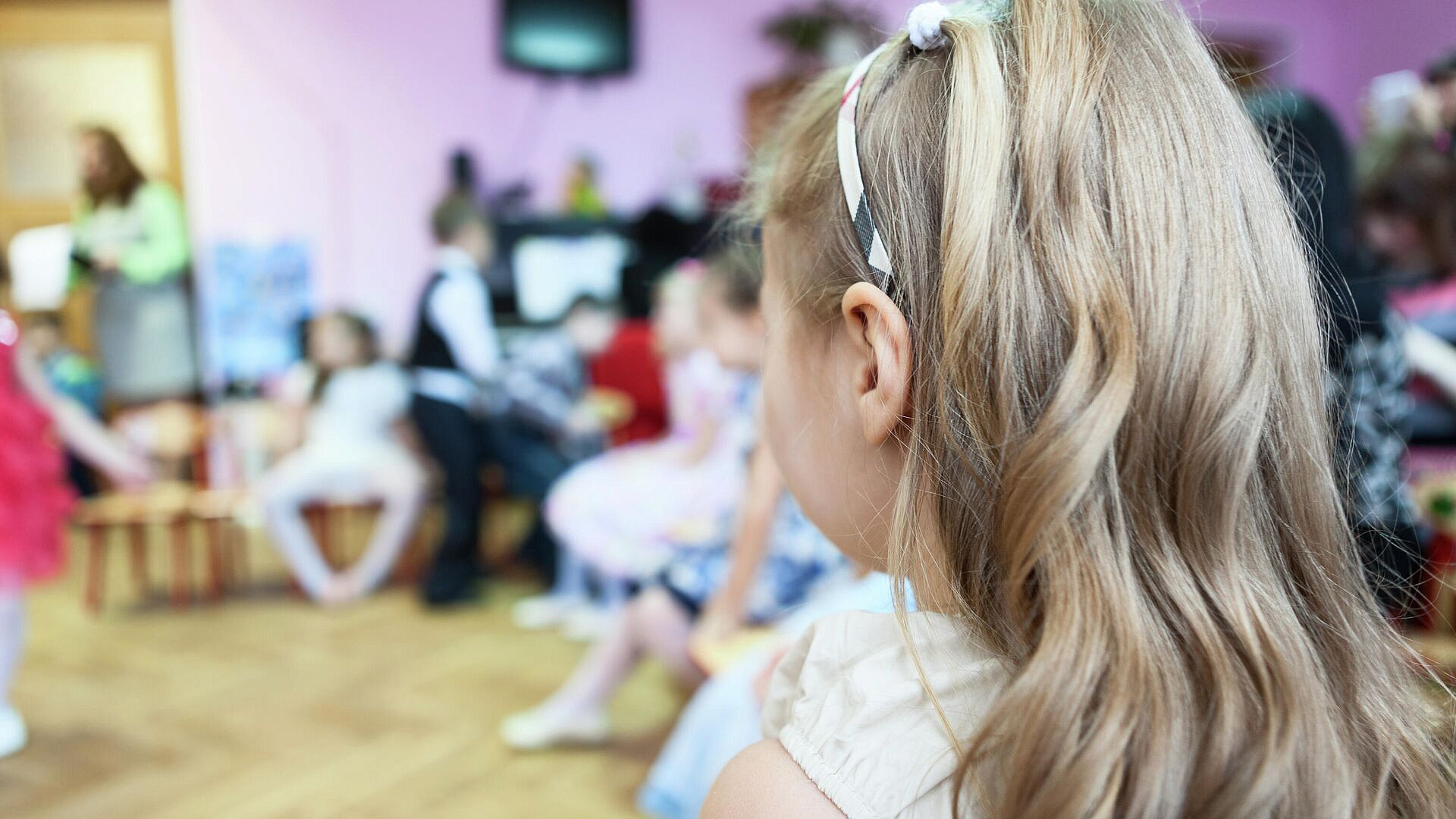 В московском детсаду уволили сотрудницу, силой укладывавшую ребенка спать