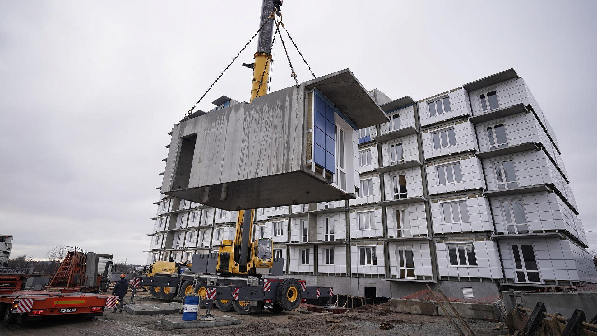 В аэропорту Мариуполя отремонтировали дорогу