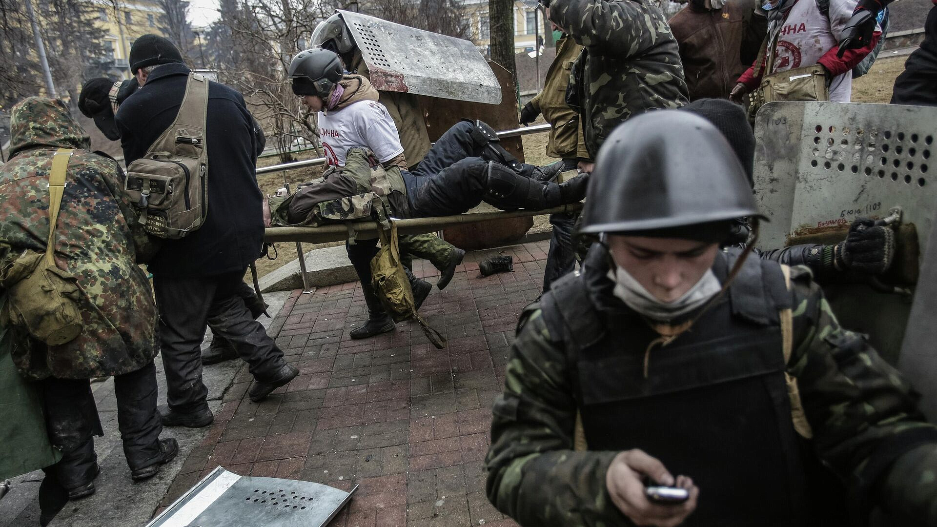 Запад завозил мужчин из Европы на Майдан, рассказал экс-подполковник СБУ