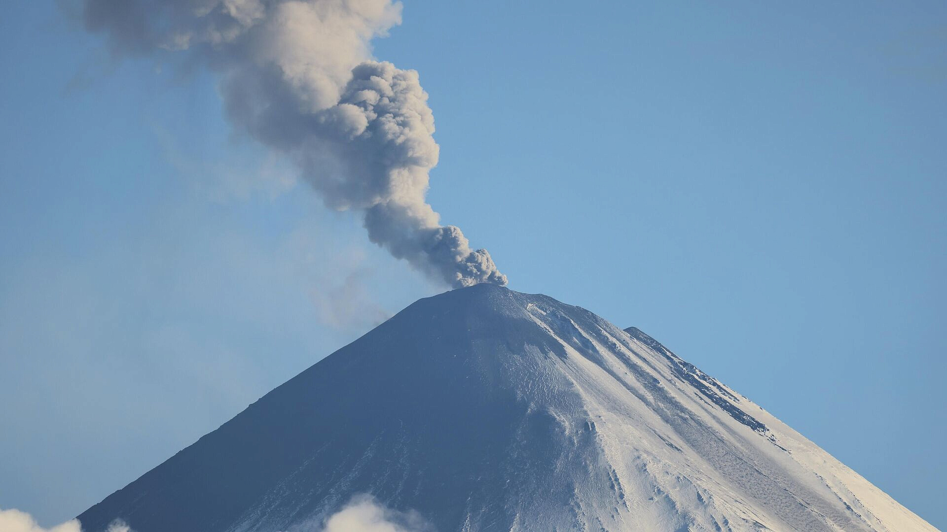 Ученые оценили опасность вулкана Ключевской на Камчатке как высокую