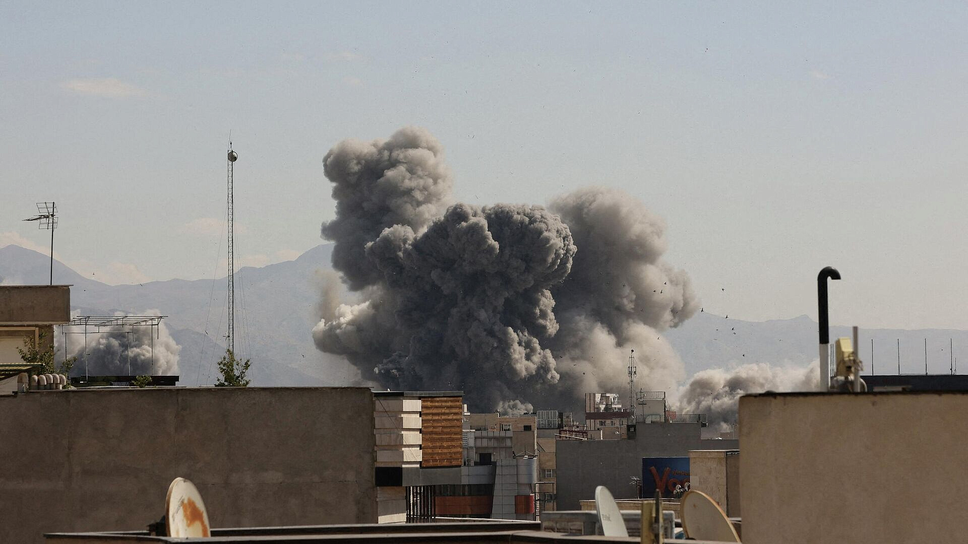 В иранском городе Сенендедж погибли трое из-за ударов