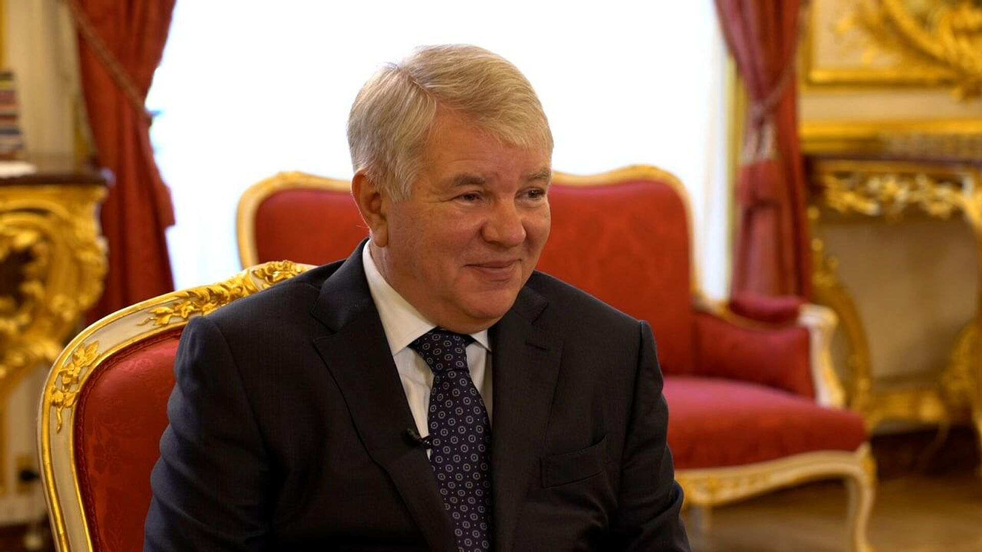 Запад заинтересован в конфликте на Украине ради работы ВПК, заявил посол
