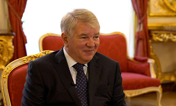 Запад заинтересован в конфликте на Украине ради работы ВПК, заявил посол