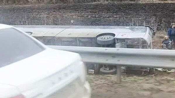 Десять человек пострадали в ДТП с автобусом в Саратовской области