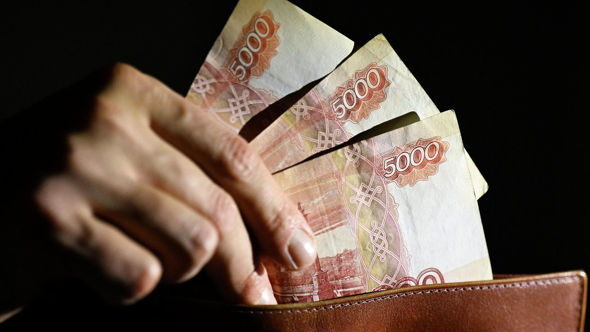 В Совфеде рассказали, что делать при поступлении переводов от незнакомцев