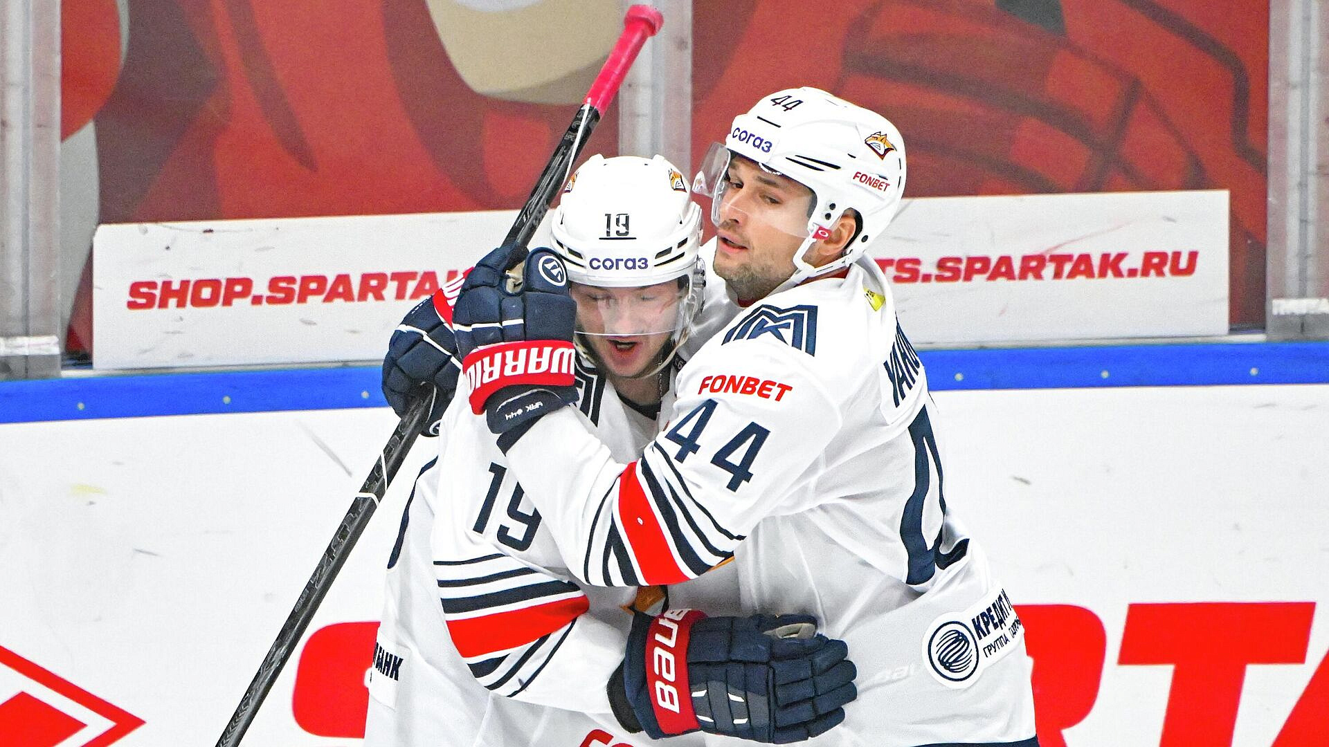 Ткачева оштрафовали за бросок шайбы в направлении судьи