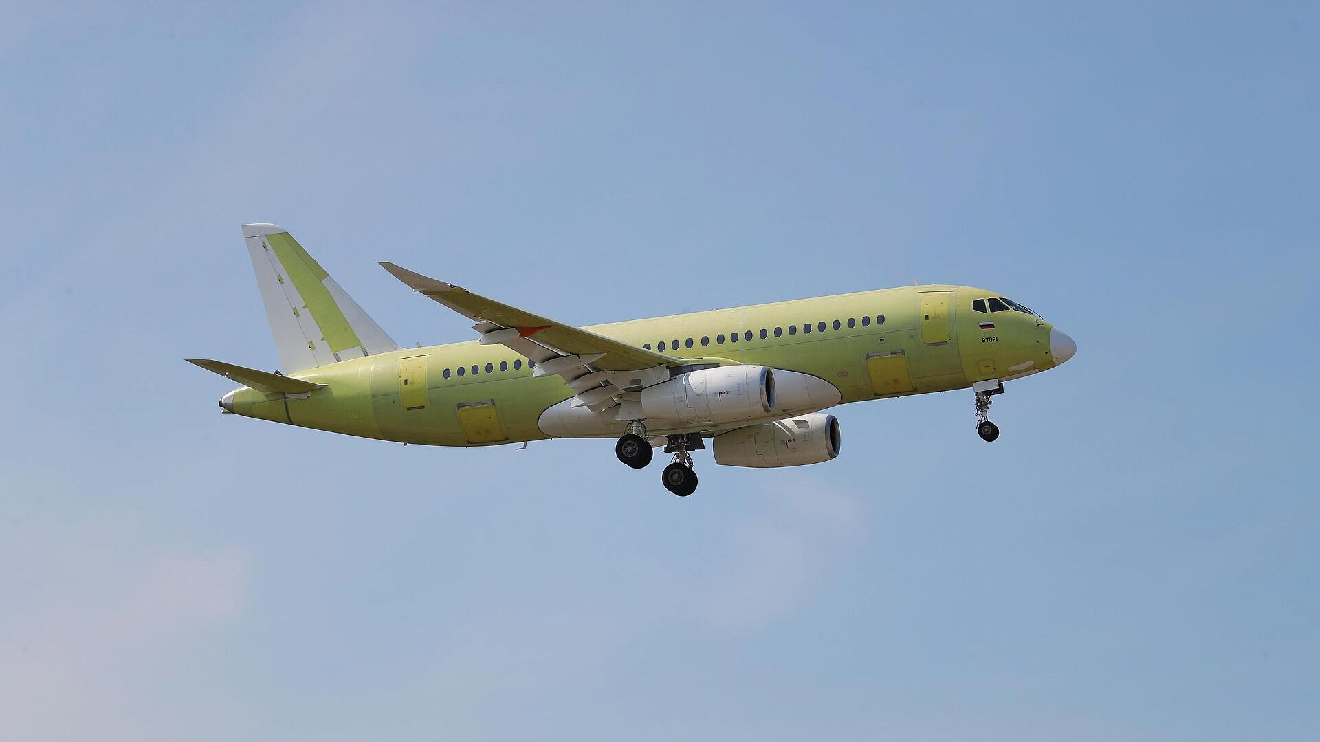 СМИ: поставки самолетов SJ-100 перенесли на 2026 год