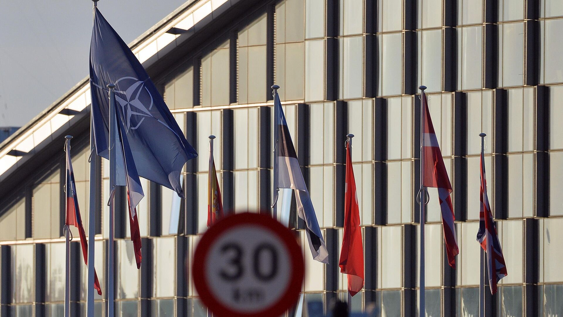 НАТО заявила о "корректировке" своего присутствия в Ираке 