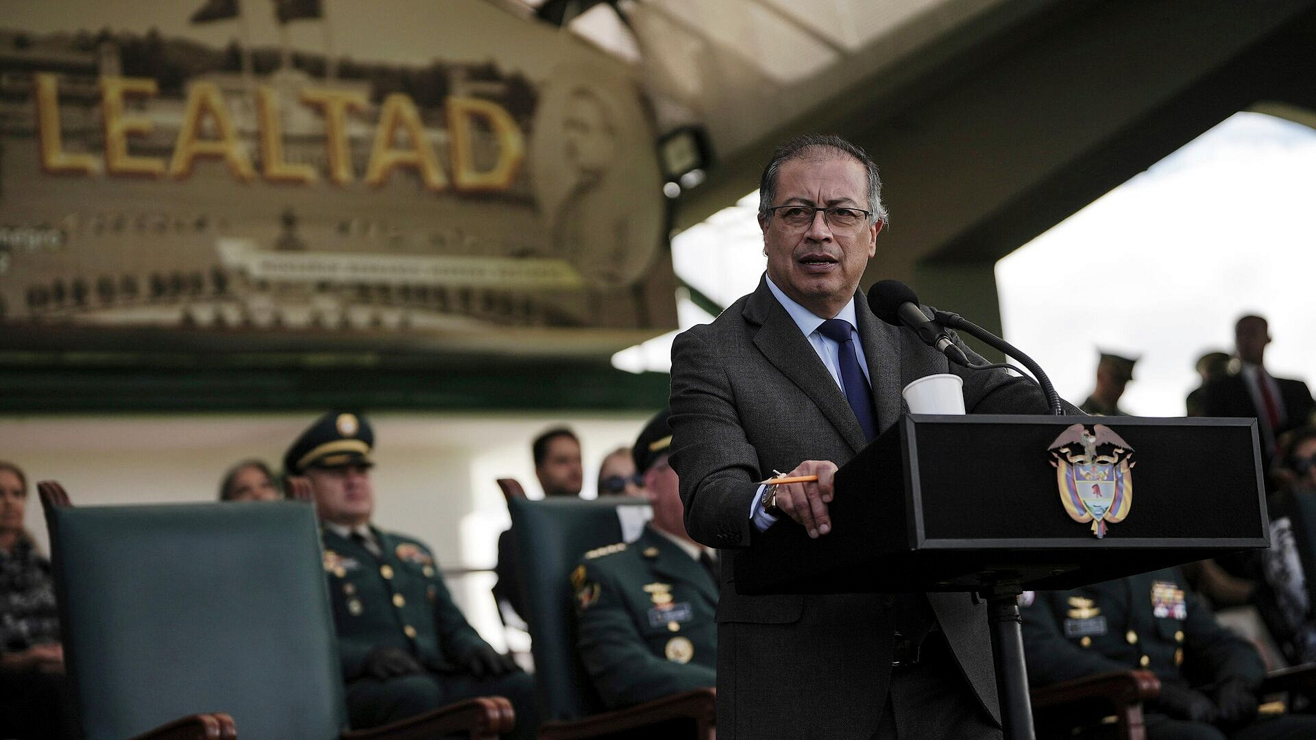 Президент Колумбии запретил наемничество